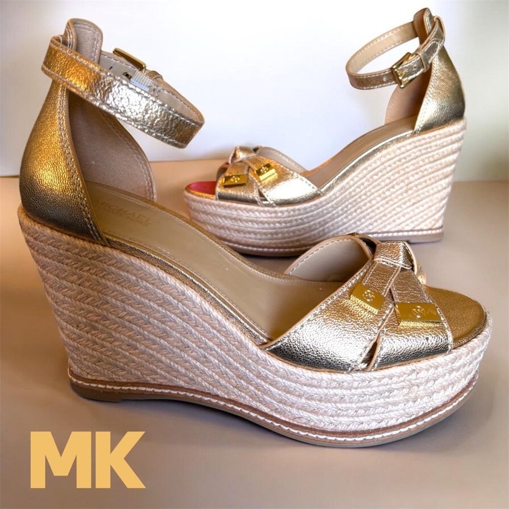 Michael Kors Lucinda/Leighton Style
Metallic Gold Espadrille Wedge
Sandal 8 NWOB - Picture 8 of 15